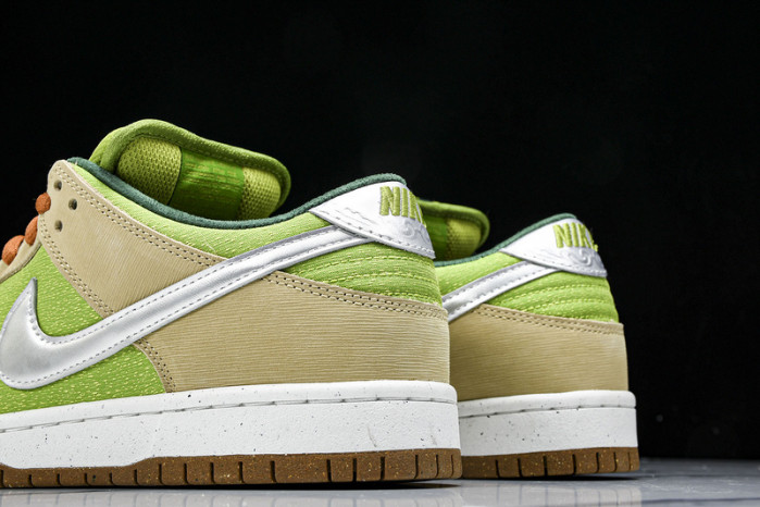 nike sb dunk low “escargot” fq7585-200