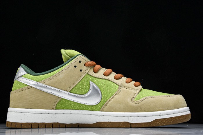 nike sb dunk low “escargot” fq7585-200