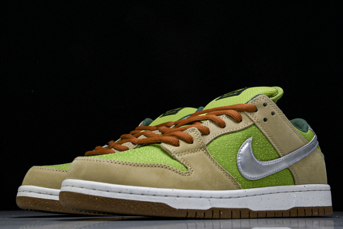 nike sb dunk low “escargot” fq7585-200