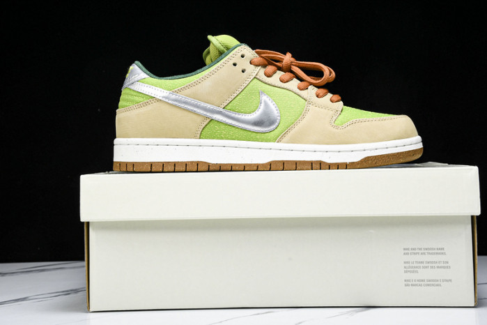 nike sb dunk low “escargot” fq7585-200