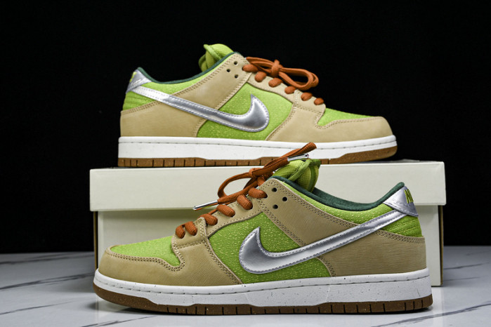 nike sb dunk low “escargot” fq7585-200